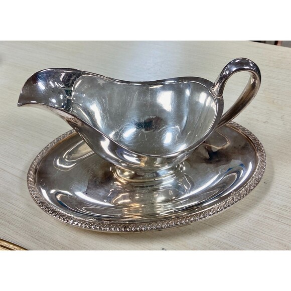 WM Rogers Silverplate Gravy Sauce Boat With Attached Tray Avon 3613 - Picture 3 of 9